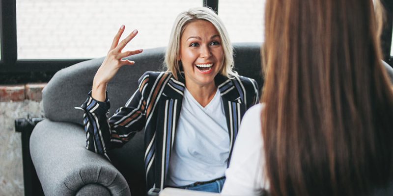 women-psychotherapy-mentoring-therapist-therapy-coaching-two-lady-office-mentoring-millennial_t20_GJZ6R0